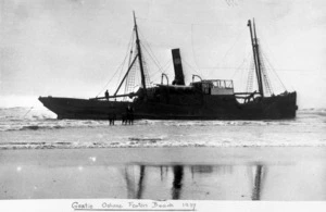 SS Gertie ashore on Foxton Beach