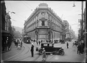 Intersection of Customhouse and Lambton Quays, showing the Bank of New Zealand