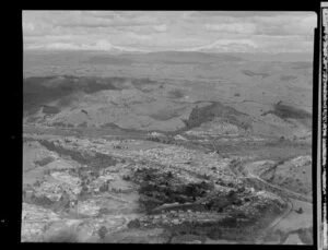 Taumarunui, with Mount Tongariro, Mount Ruapehu and Mount Ngauruhoe in the distance