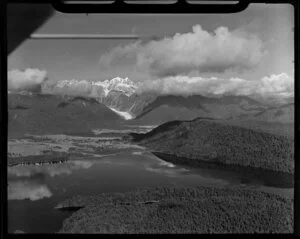 Lake Mapourika, north of Franz Josef Glacier, Westland district, West Coast