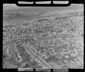 View from Roslyn to Dunedin City, showing residential housing, parks and harbour, Saint Clair Beach and Otago Peninsula beyond