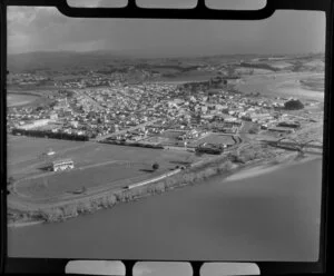 Balclutha, Southland, showing sports ground, housing and Clutha River
