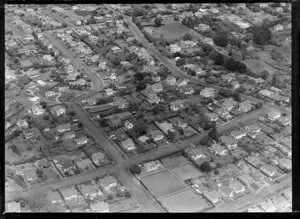 Remuera, Auckland City, close-up showing residential housing with Rawhiti Bowling Club and Rangitoto Avenue foreground, Ranui Road and Orakei Road, view south to Remuera Road