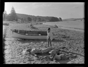 Bathers at Paihia beach, Bay of Islands