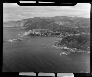 Island Bay, Wellington, showing beach, houses and surrounding hills