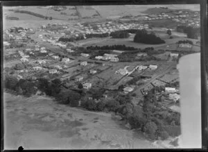 Houses near the Tamaki River, Waitemata Harbour, Glendowie, Auckland