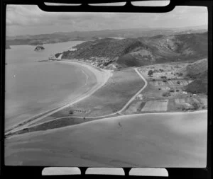 Te Ti Bay, Paihia, Bay of Islands, showing beach and town