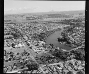 Hamilton, showing houses, bridge and Waikato River