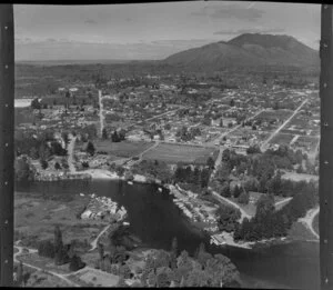 Taupo, showing houses and boats moored at shore, with Mount Tauhara in the background