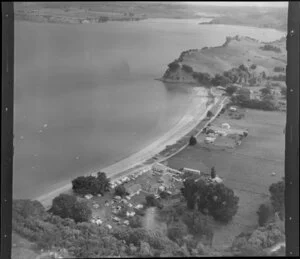 Arkles Bay, Whangaparaoa Peninsula, Rodney, Auckland, showing beach and houses