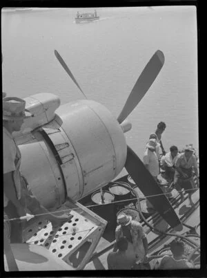 Men refueling aircraft, TEAL (Tasman Empire Airways Limited), Akaiami, Aitutaki, Rarotonga