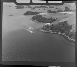 Otehei Bay, Urupukapuka Island, Bay of Islands, showing charter boats