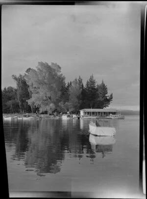 Taupo wharf, showing boats