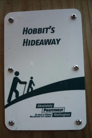 Hobbit's Hideaway sign