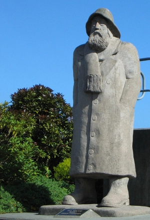 Statue of fisherman