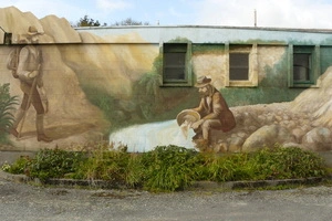 Mural of gold miners, Ross