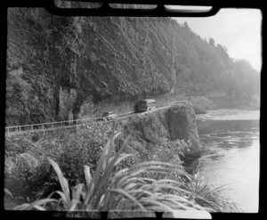 Hawks Crag, Buller Gorge, showing bus and car travelling on steep road