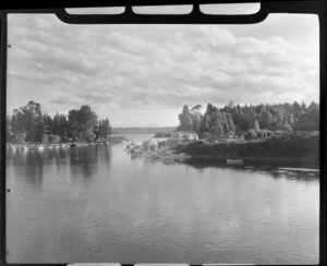 Waikato River outlet, Taupo, including yachts