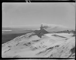 Mount Ngauruhoe erupting, Tongariro National Park