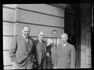 Aviation representatives during the 1953 London-Christchurch Air Race, Christchurch