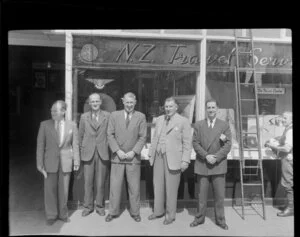 Aviation representatives outside a New Zealand Travel store during the 1953 London-Christchurch Air Race, Christchurch
