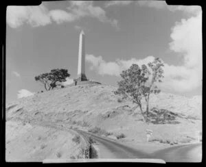 Obelisk and Maori Memorial Statue, One Tree Hill, Auckland