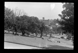 Albert Park, Auckland, showing people sitting on grass area