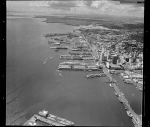 Central Auckland City, featuring Waitemata Harbour and port area