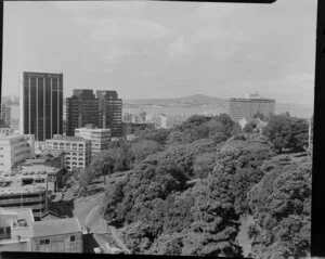 Auckland, featuring the west side of Albert Park, Kitchener Street, and city buildings including Nagel House, National Mutual and the Hyatt Hotel