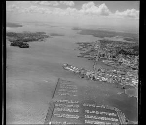 Auckland City, featuring Waitemata Harbour and port area