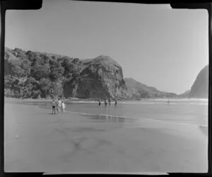 Beach at Piha, Auckland, showing people near the water