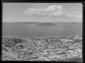 Rotorua, showing township and Lake Rotorua with Mokoia Island