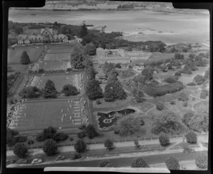 Government Gardens, Rotorua, Rotorua Bath House (later known as Rotorua Museum), lawn bowling grounds and Blue Baths building