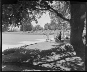 Government Gardens, Rotorua, showing a game of lawn bowls in progress in front of the Rotorua Bath House (later known as the Rotorua Museum)