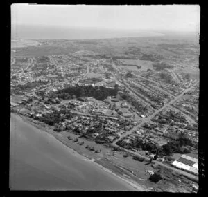View over Gonville, Wanganui, showing the right side bank of the Wanganui River with Carlton Avenue and Heads Road, farmalnd and coast beyond