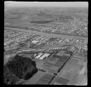 Aramoho, Wanganui East, view of railyard and raiway station, and [market gardens], Wanganui River and Eastown Road to farmland beyond
