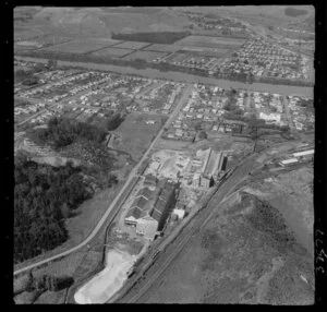 Wanganui, showing the Kempthorne Prosser Chemical Works between Brunswick Road and railway, residential housing and Wanganui River beyond