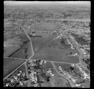 Wanganui, showing London Street and Purnell Street with racecourse and Wanganui River beyond