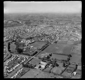 Wanganui, showing Wanganui Collegiate School, St Georges School, London Street and Grey Street with residential housing and the Wanganui River beyond