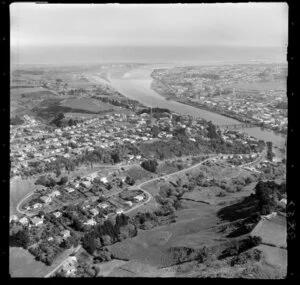 Wanganui, showing Durie Hill, Webb Road with residential housing, Victoria Avenue Bridge and the Wanganui River, with Castlecliff and coast beyond