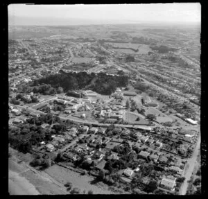 Wanganui, showing Wanganui Public Hospital, Heads Road, Koromiko Road, Carlton Avenue with residential housing, with farmland and the coast beyond