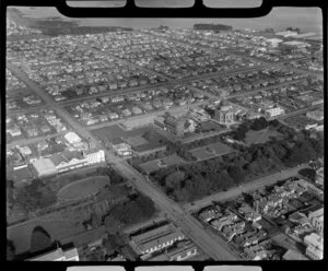 Invercargill, Southland District, featuring Otepuni Gardens, Fleming & Company flour mill, and St Mary's Basilica