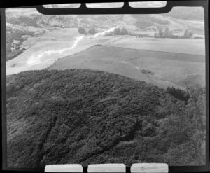 Aerial topdressing over Signal Hill, Taieri
