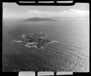 Dog Island, Foveaux Strait, including lighthouse