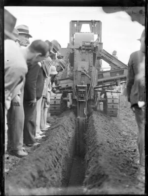 Royal New Zealand Air Force base, Whenuapai, digging a trench
