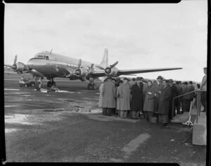 Passengers and plane of British Commonwealth Pacific Airlines