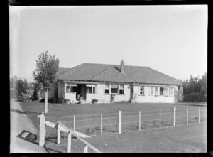 Unidentified house, perhaps at RNZAF base, Hobsonville