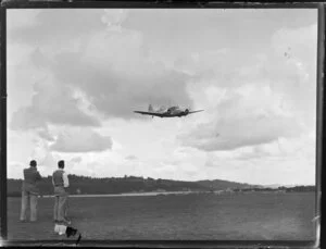 Royal New Zealand Air Force base, Hobsonville, flight of first Oxford aircraft