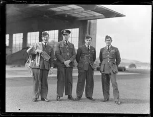 Royal New Zealand Air Force base, Hobsonville, flight of first Oxford aircraft crew