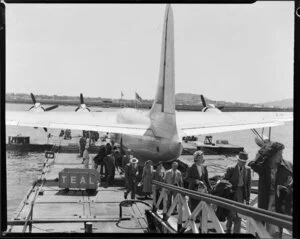 Tasman Empire Airways Ltd, passengers arriving at Mechanics Bay, Auckland